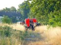 Person unter KVB Bahn Koeln Porz Kloster Ensen P26